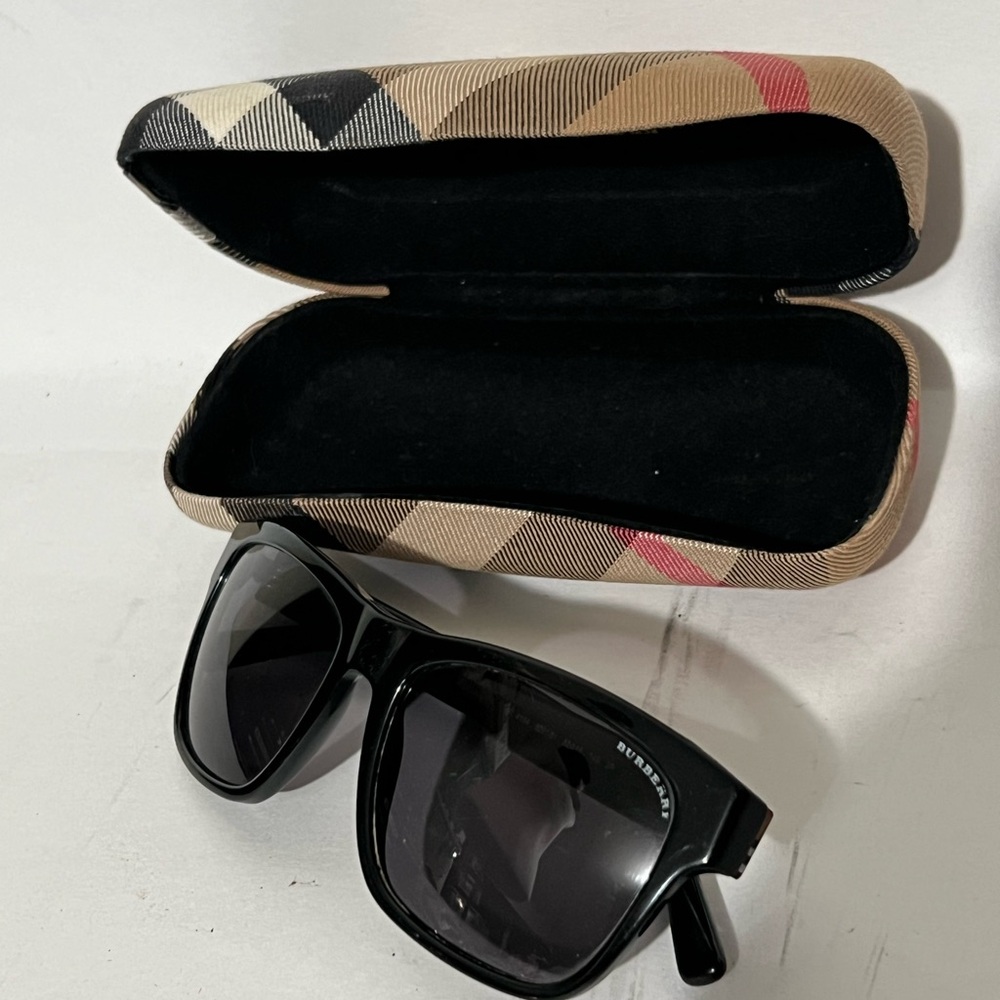 Burberry Black Sunglasses with Red Accent and Tortoiseshell Case Trim polarized - Picture 9 of 16